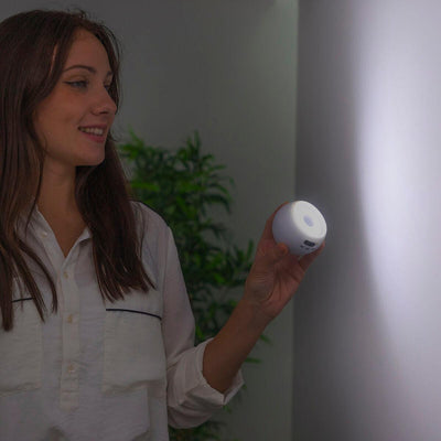 Luz LED com Sensor de Movimento Maglum InnovaGoods - debemcomavida.pt