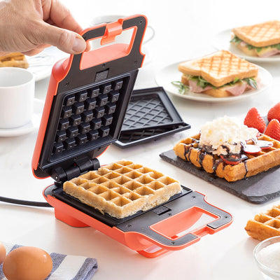 Máquina de Waffles e Sanduíches 2 em 1 com Receitas Wafflicher InnovaGoods - debemcomavida.pt